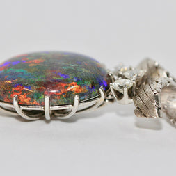 Prächtige Halskette, Collier aus 18 Karat Weißgold mit großem australischem Opal und Diamanten