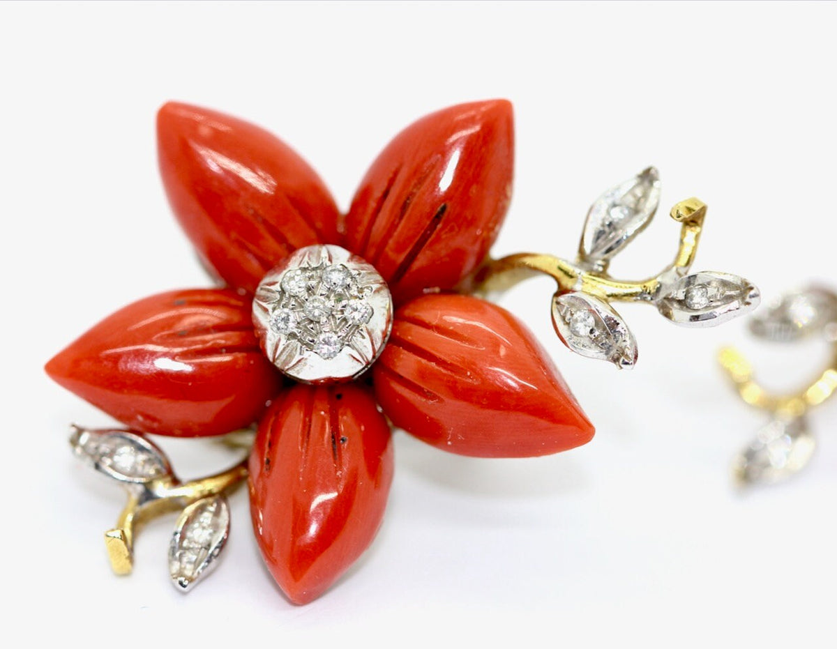 18 Karat Gold Ohrstecker, mit Koralle und Diamanten, Ohrringe, Clips, florales Design