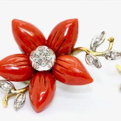 18 Karat Gold Ohrstecker, mit Koralle und Diamanten, Ohrringe, Clips, florales Design