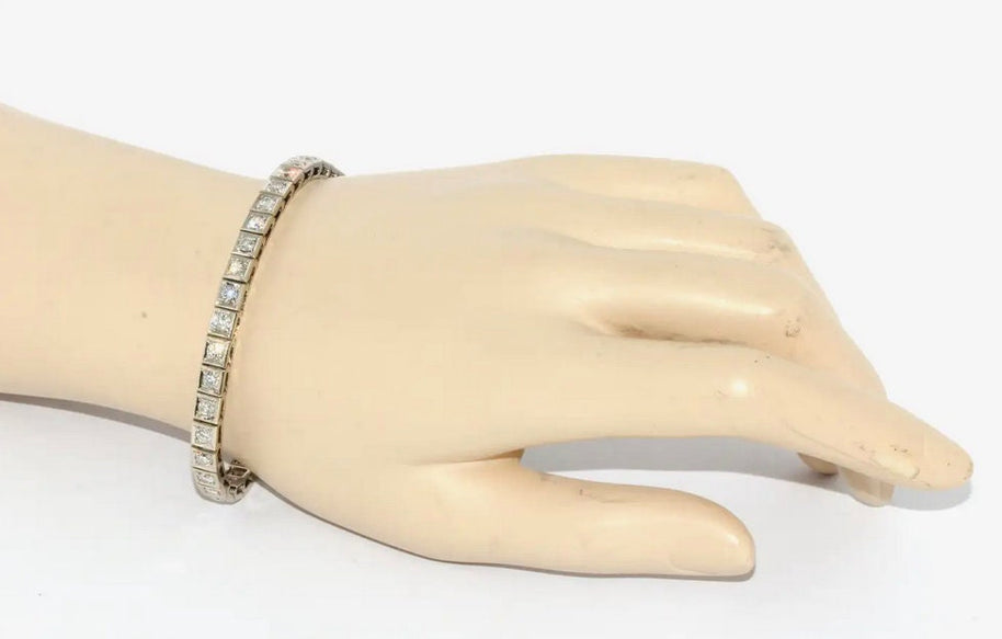 18 Karat Weißgold Tennisarmband, besetzt mit 38 runden weißen Diamanten