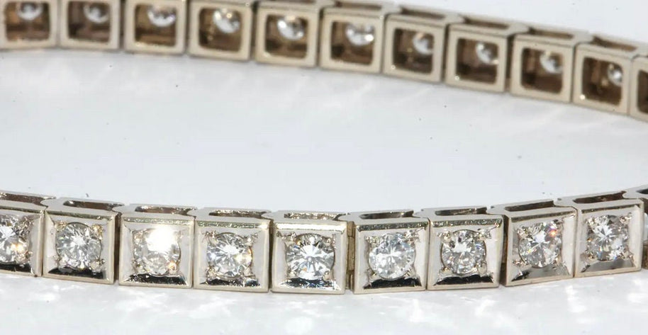 18 Karat Weißgold Tennisarmband, besetzt mit 38 runden weißen Diamanten