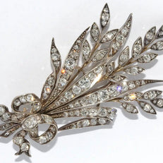 Große, Antike Weißgold Diamant-Brosche als Blumenstrauß mit Schleife