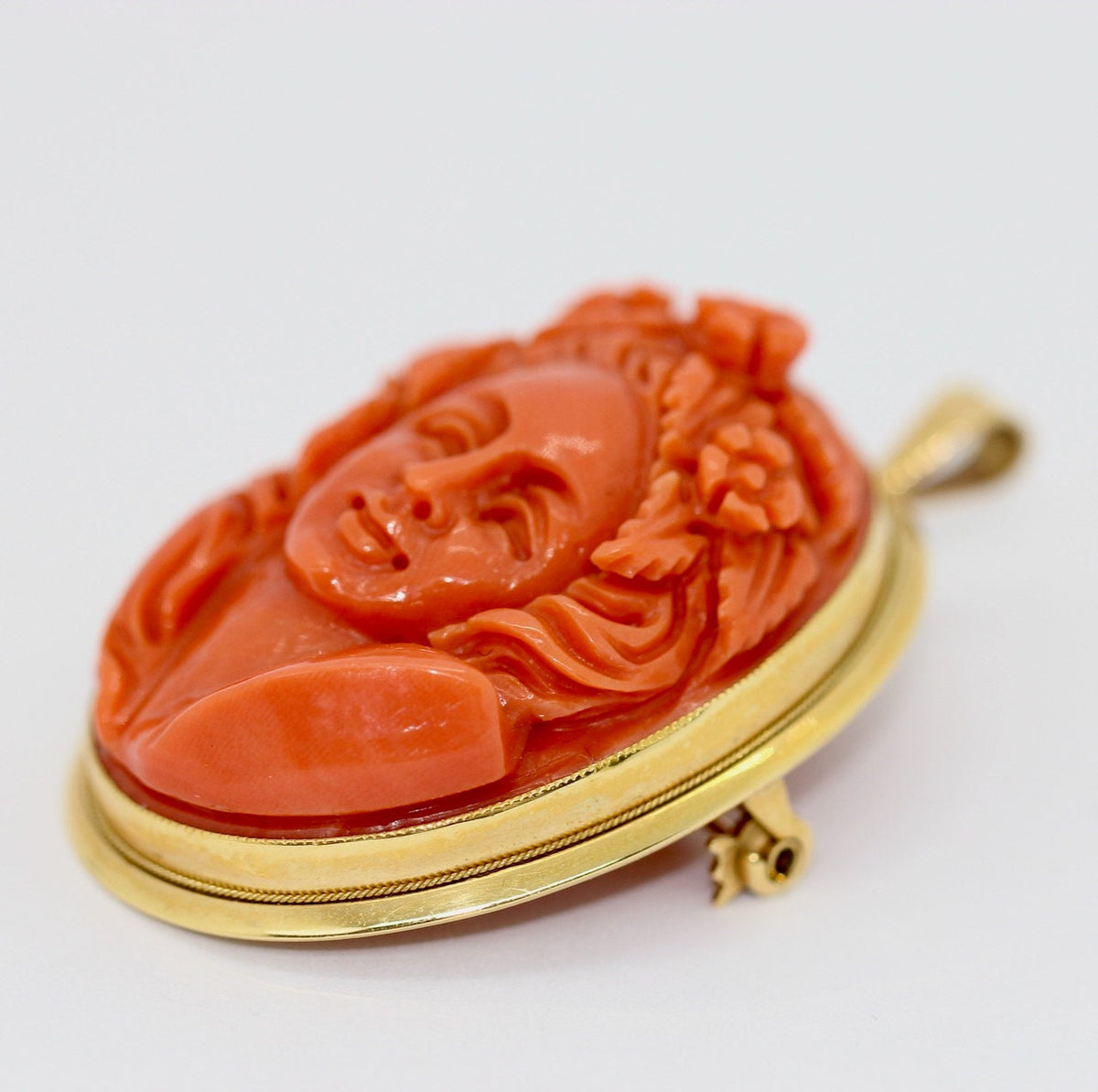Antike Brosche, Anhänger, Korallen-Kamee, 18 Karat Gold, weibliches Portrait, Kameo, Cameo