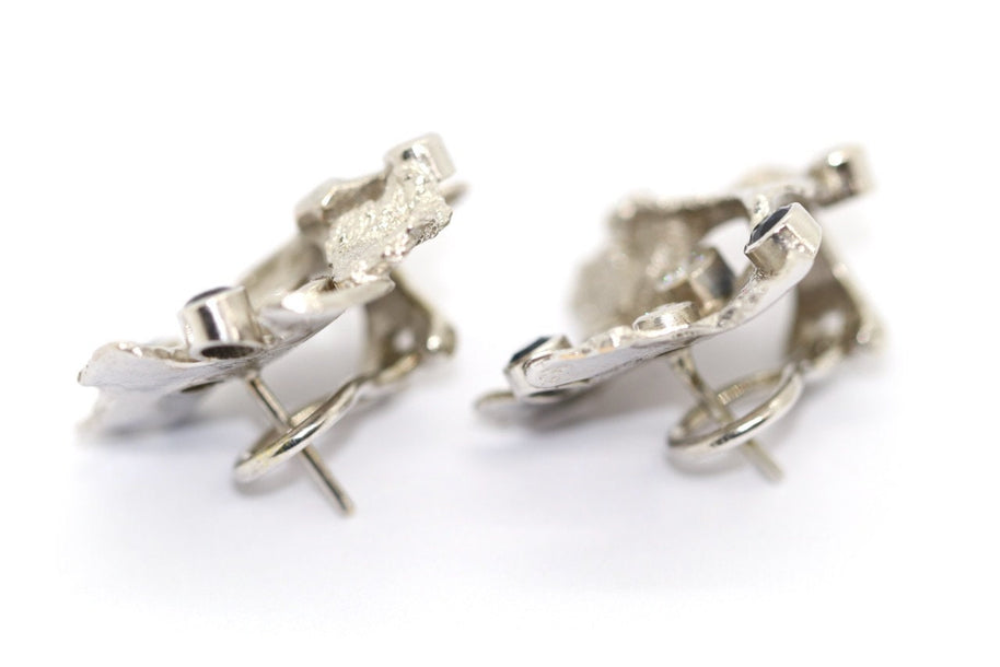 Fantasie-Ohrclips aus 14 Karat Weißgold mit Diamanten und Saphiren