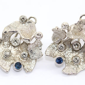 Fantasie-Ohrclips aus 14 Karat Weißgold mit Diamanten und Saphiren