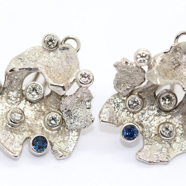 Fantasie-Ohrclips aus 14 Karat Weißgold mit Diamanten und Saphiren