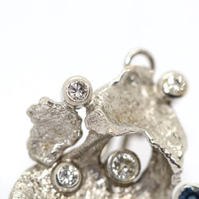 Fantasie-Ohrclips aus 14 Karat Weißgold mit Diamanten und Saphiren