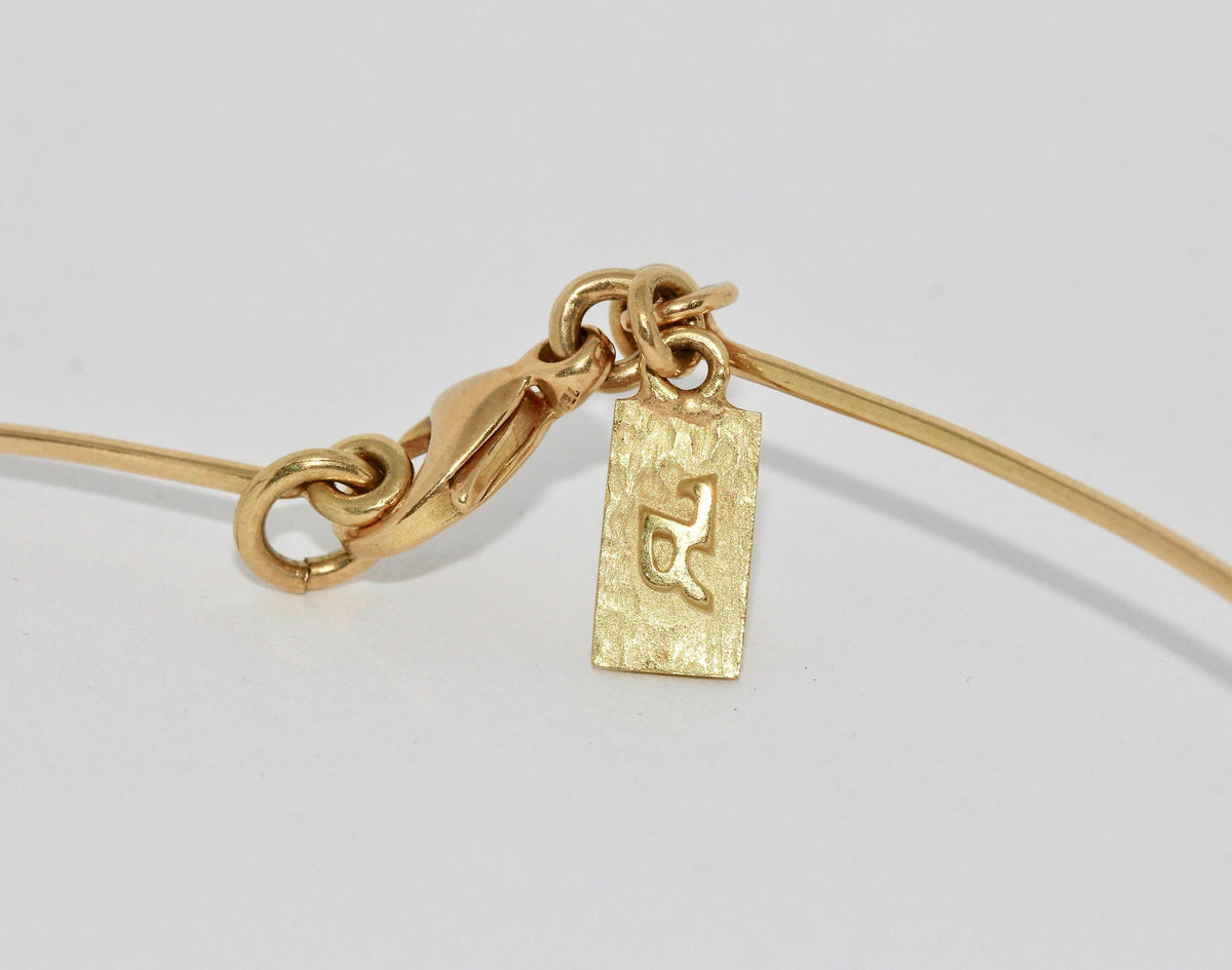 18 Karat Gold Halskette, Collier mit großem Anhänger als japanisches „Torii“, Koralle und Marquise-Diamant,