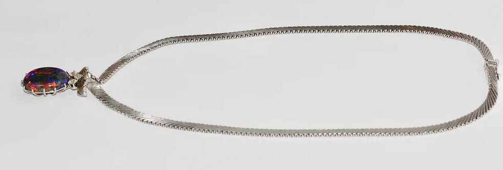Prächtige Halskette, Collier aus 18 Karat Weißgold mit großem australischem Opal und Diamanten