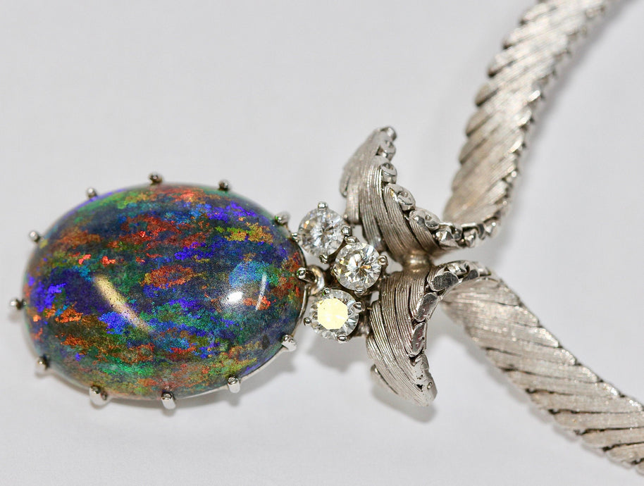 Prächtige Halskette, Collier aus 18 Karat Weißgold mit großem australischem Opal und Diamanten