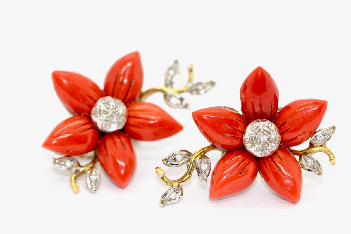 18 Karat Gold Ohrstecker, mit Koralle und Diamanten, Ohrringe, Clips, florales Design