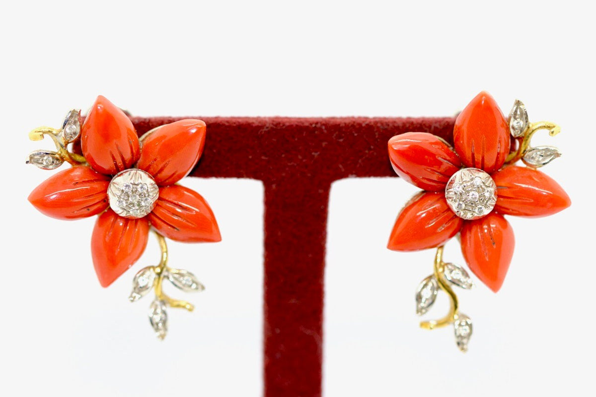 18 Karat Gold Ohrstecker, mit Koralle und Diamanten, Ohrringe, Clips, florales Design