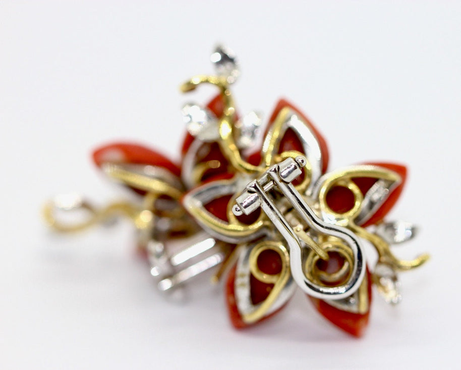 18 Karat Gold Ohrstecker, mit Koralle und Diamanten, Ohrringe, Clips, florales Design