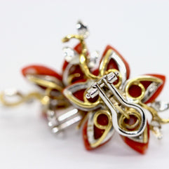 18 Karat Gold Ohrstecker, mit Koralle und Diamanten, Ohrringe, Clips, florales Design