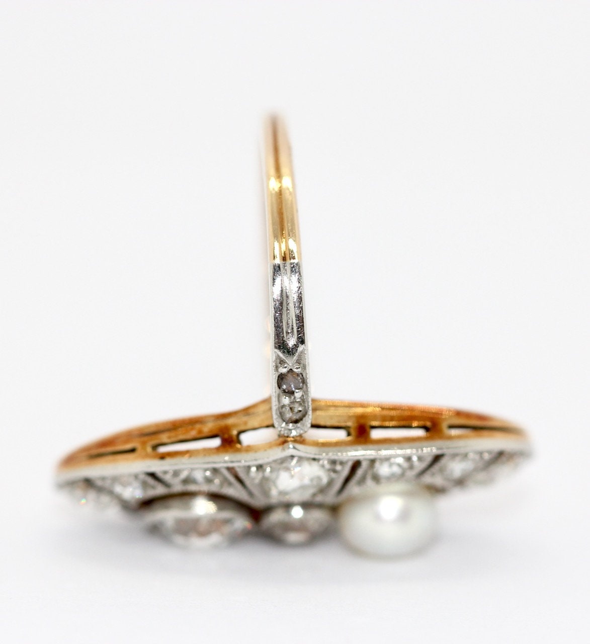 Art Deco Ring, Rosegold und Platin, mit Diamanten und natürlicher Perle