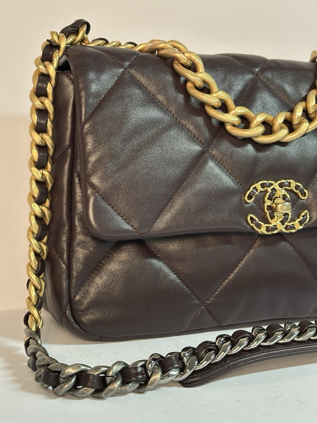Chanel 19 Flap Bag Braun Lammleder wie NEU